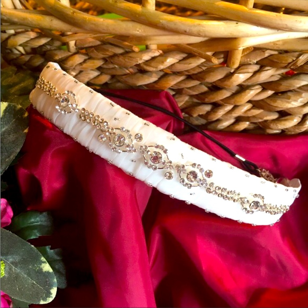 1 Adorable Bridal Hair Piece